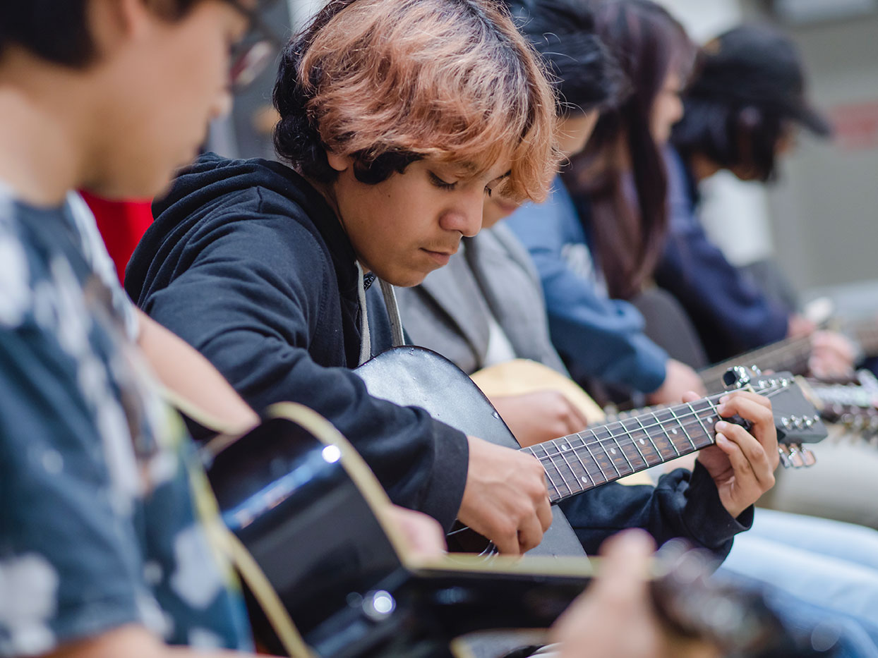 students playing guitar